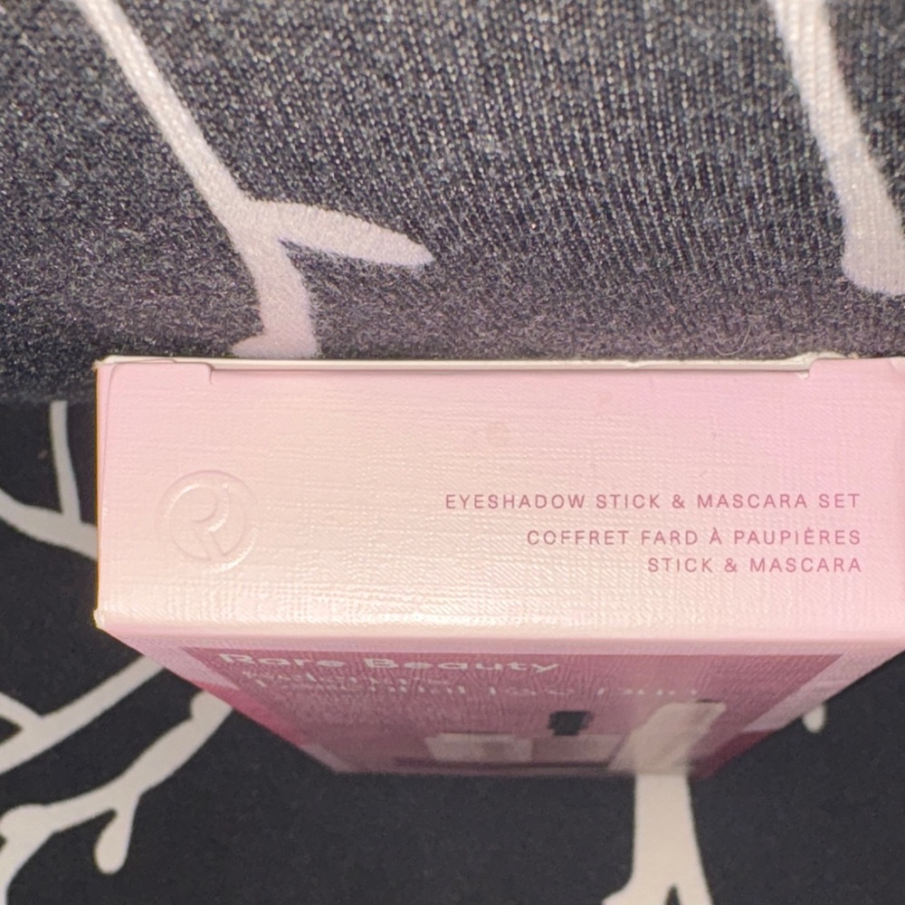 Rare Beauty Selena's Eye Duo - Cream and Black - Picture 2 of 8